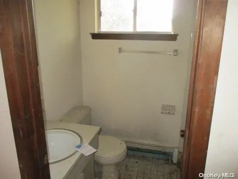 6 Ethel Court Wheatley Heights NY 11798