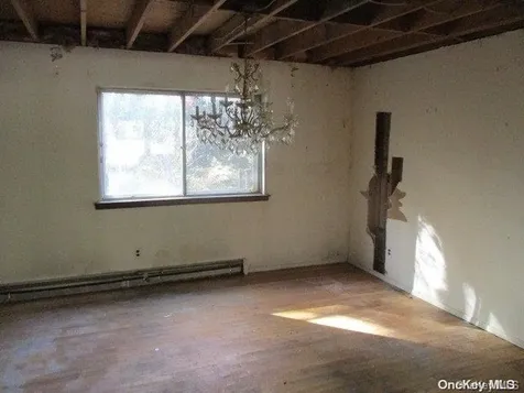 6 Ethel Court Wheatley Heights NY 11798