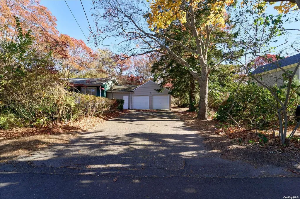 342 Carnation Drive Shirley NY 11967