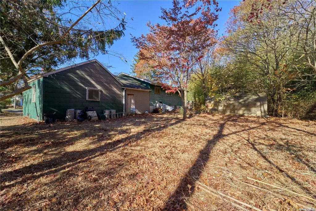 342 Carnation Drive Shirley NY 11967