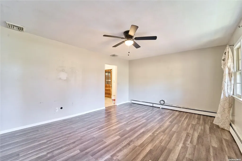 342 Carnation Drive Shirley NY 11967