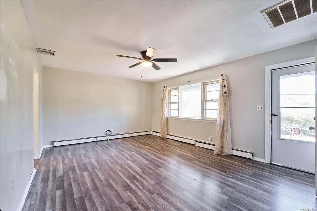 342 Carnation Drive Shirley NY 11967