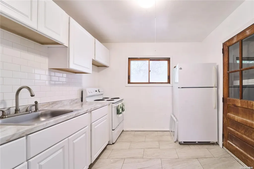 342 Carnation Drive Shirley NY 11967