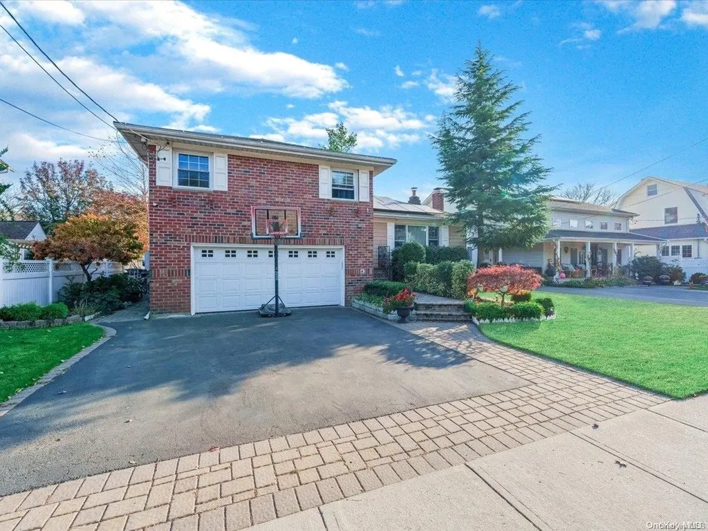 2803 Weeks Avenue Oceanside NY 11572