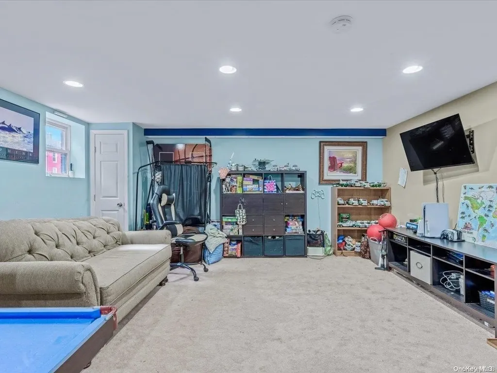 2803 Weeks Avenue Oceanside NY 11572