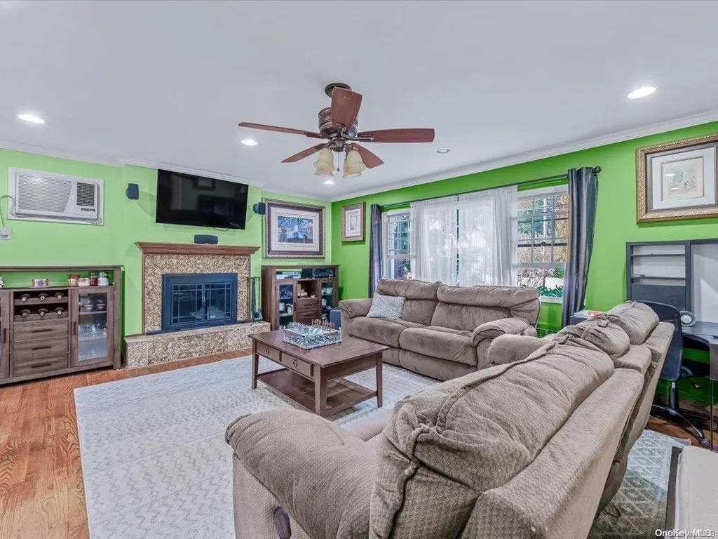 2803 Weeks Avenue Oceanside NY 11572