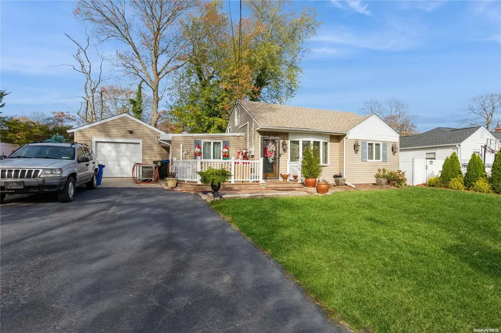 25 Snyder Street Patchogue NY 11772