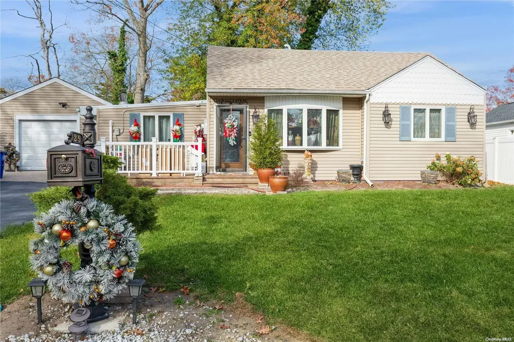 25 Snyder Street Patchogue NY 11772