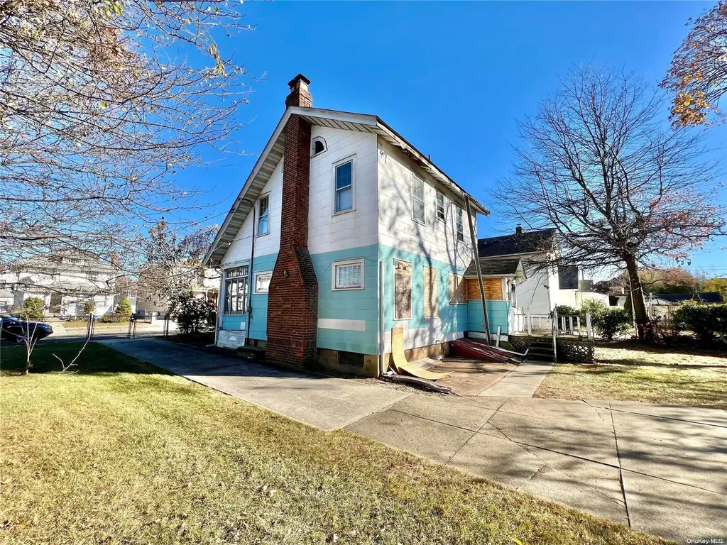 16 Garfield Place Hempstead NY 11550