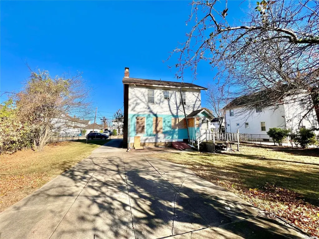 16 Garfield Place Hempstead NY 11550