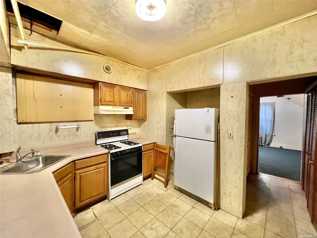 16 Garfield Place Hempstead NY 11550