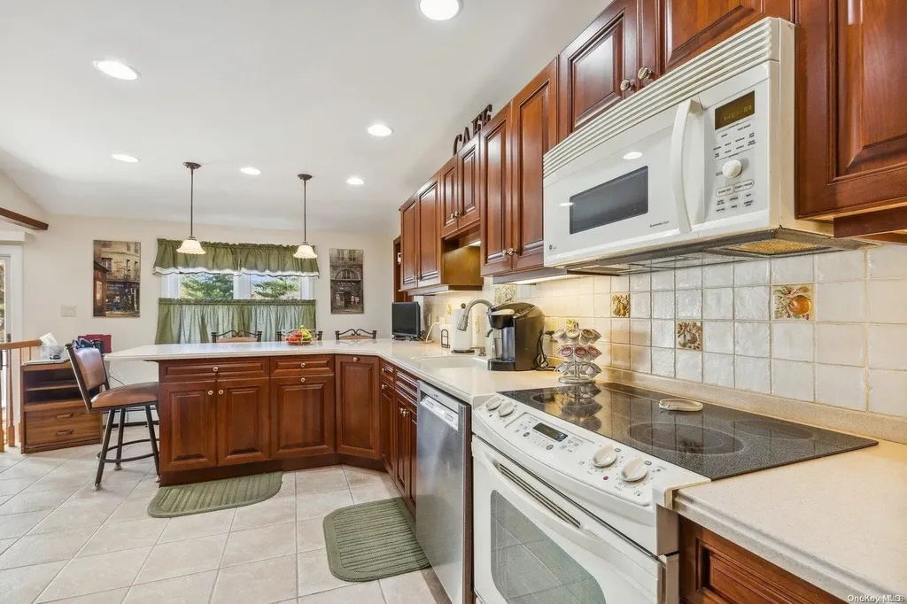 27 Forrest Avenue Medford NY 11763