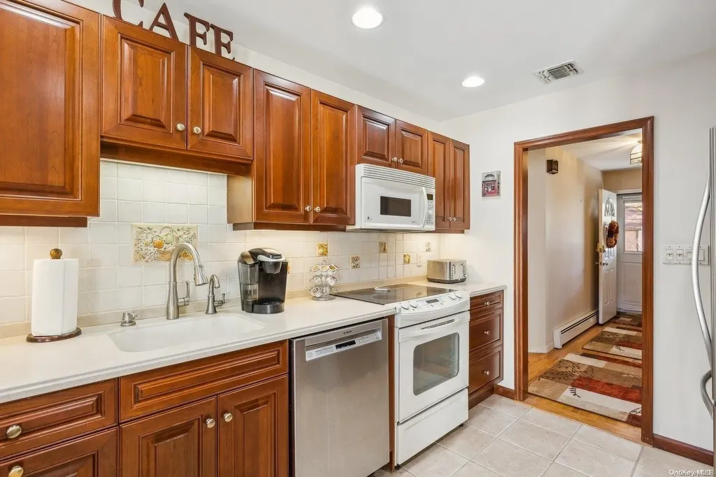 27 Forrest Avenue Medford NY 11763