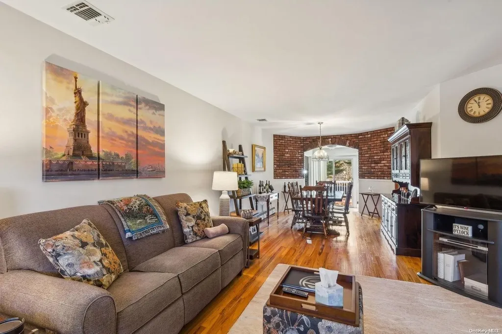27 Forrest Avenue Medford NY 11763