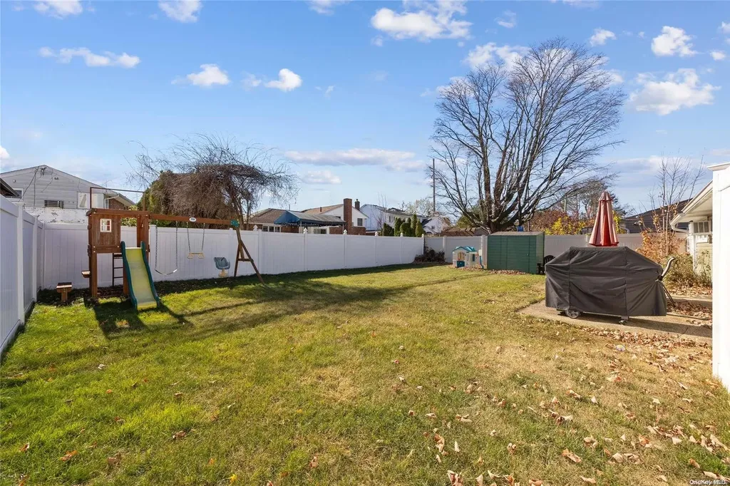 96 Twig Lane Levittown NY 11756