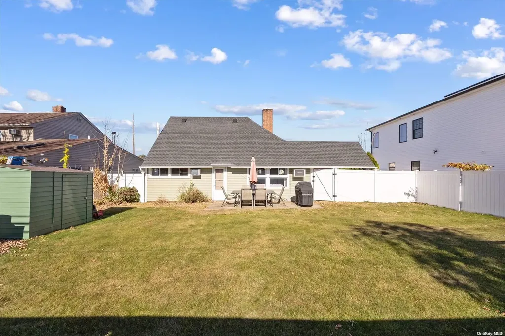 96 Twig Lane Levittown NY 11756