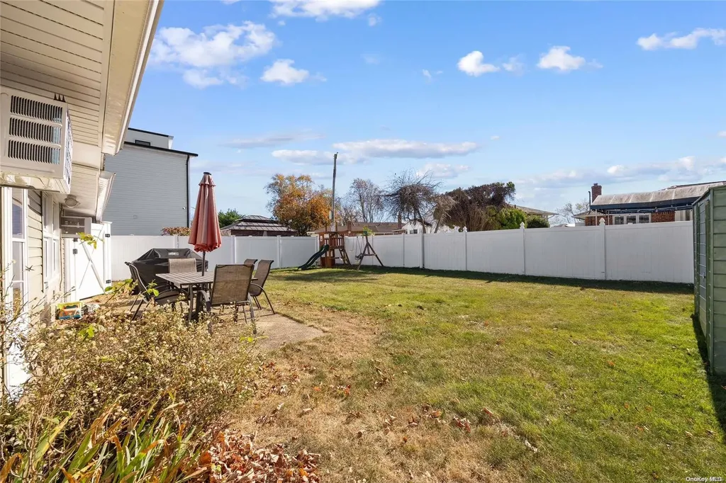 96 Twig Lane Levittown NY 11756