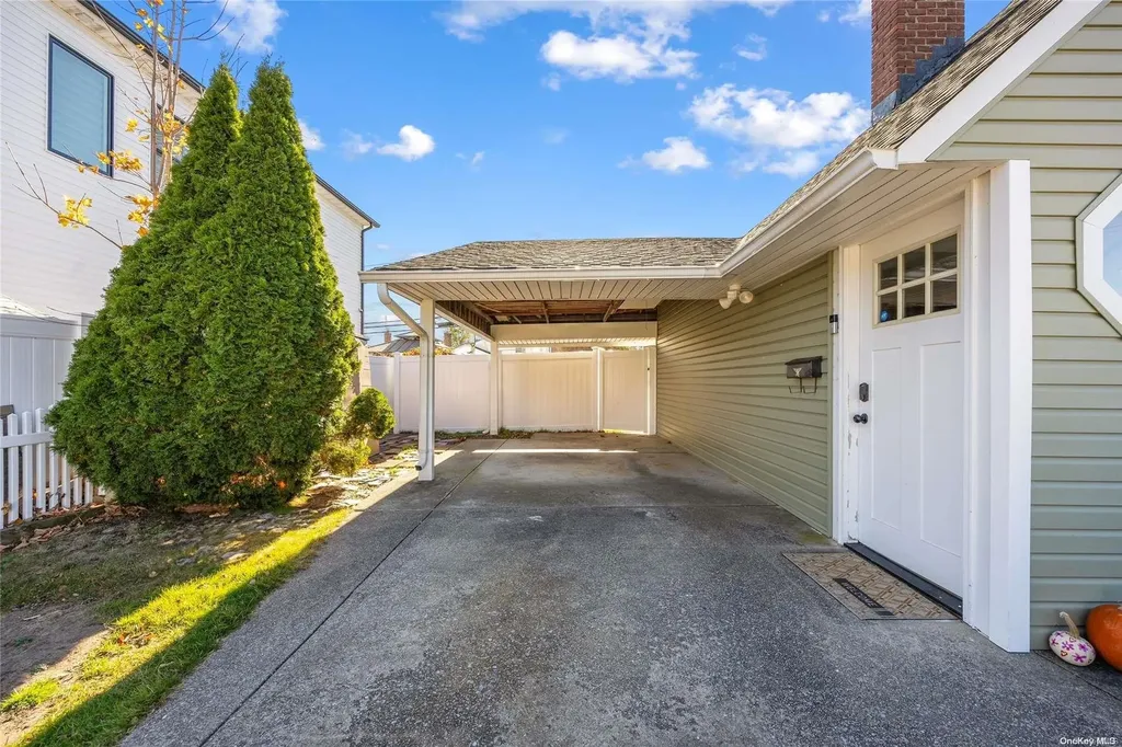 96 Twig Lane Levittown NY 11756
