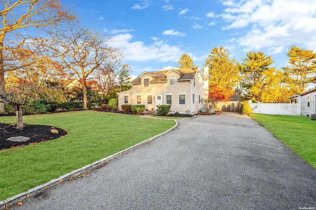 28 Dale Drive Oakdale NY 11769
