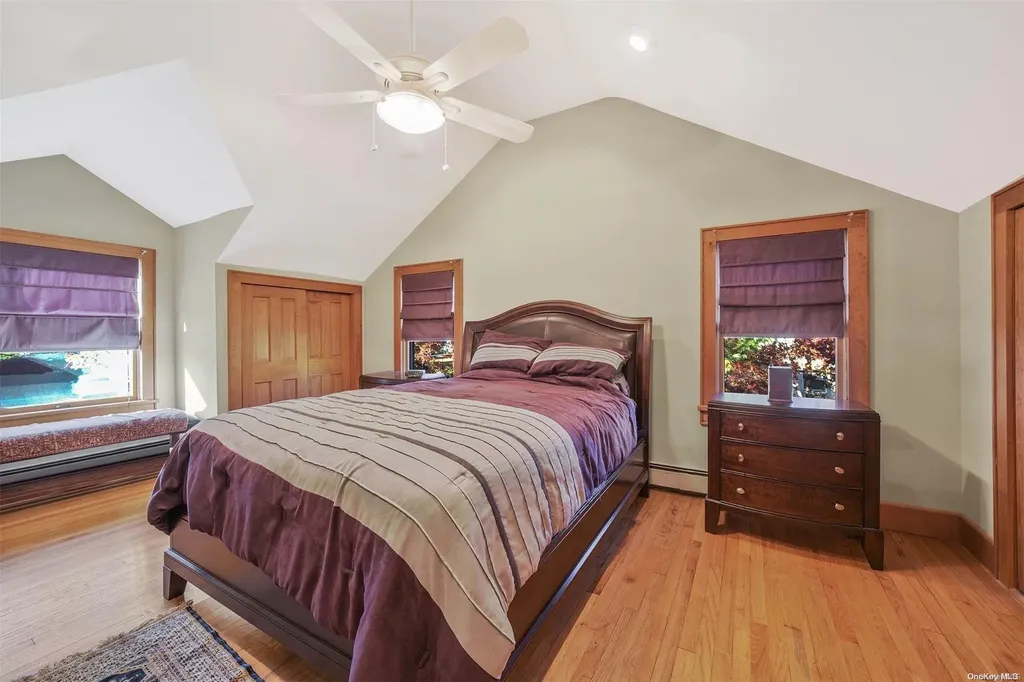 28 Dale Drive Oakdale NY 11769