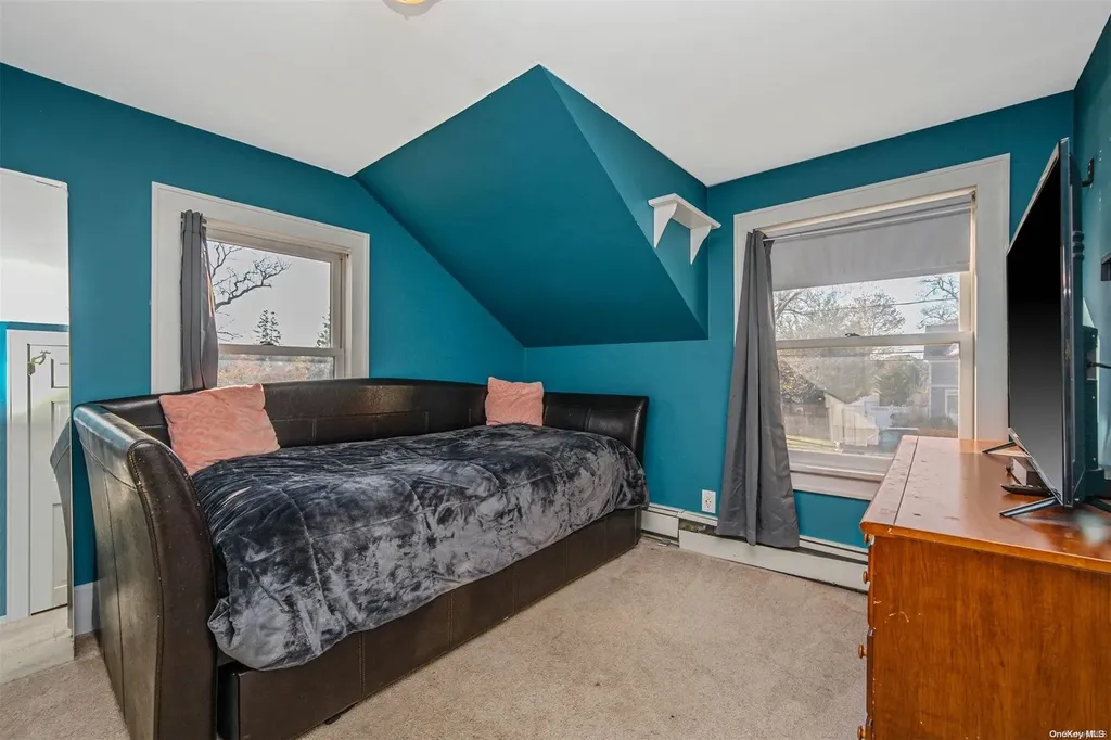 28 Dale Drive Oakdale NY 11769