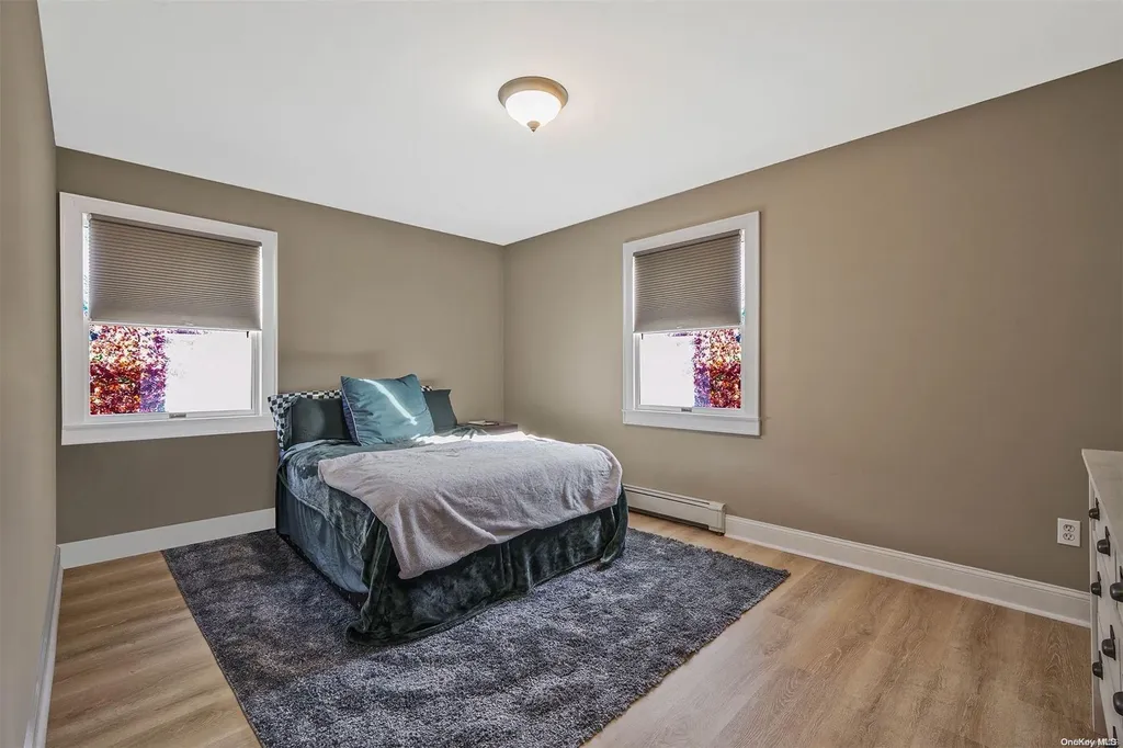 28 Dale Drive Oakdale NY 11769