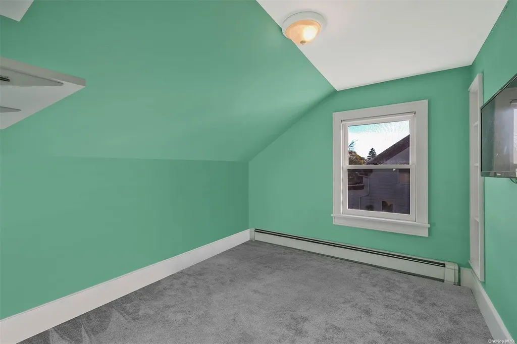 28 Dale Drive Oakdale NY 11769