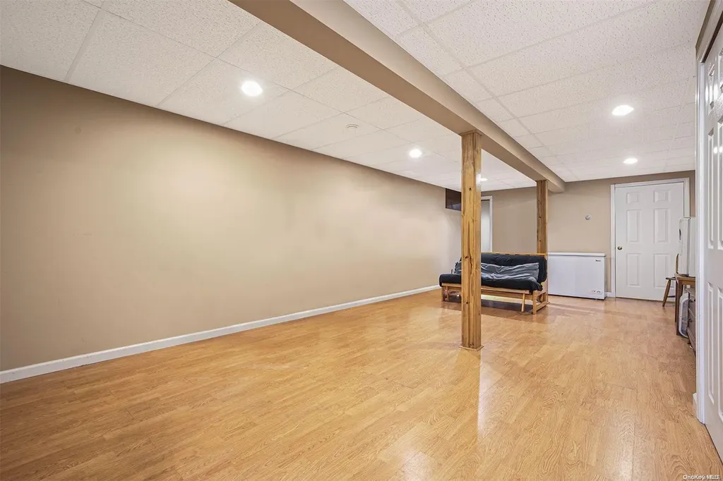 28 Dale Drive Oakdale NY 11769
