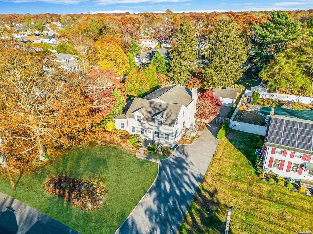 28 Dale Drive Oakdale NY 11769