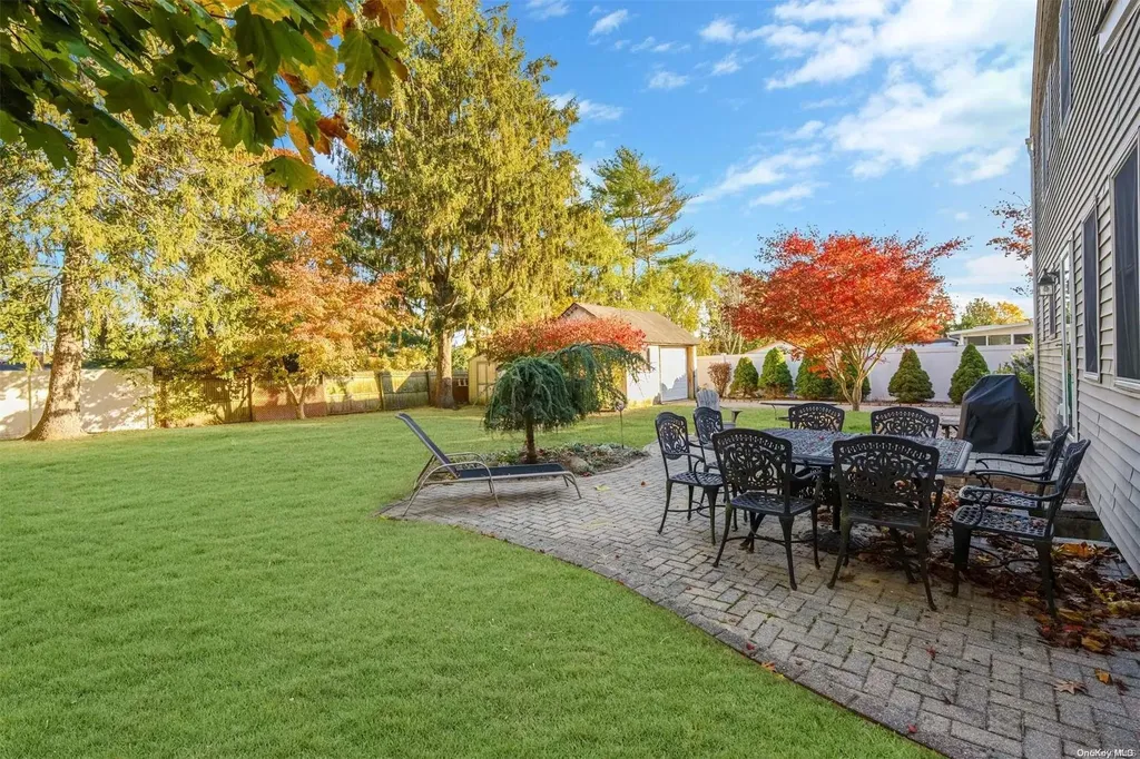 28 Dale Drive Oakdale NY 11769