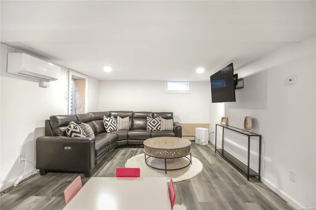16 W Masem Square East Patchogue NY 11772