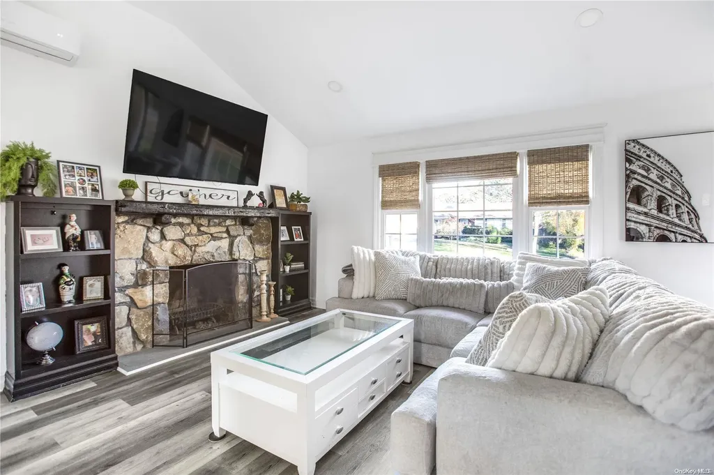 16 W Masem Square East Patchogue NY 11772