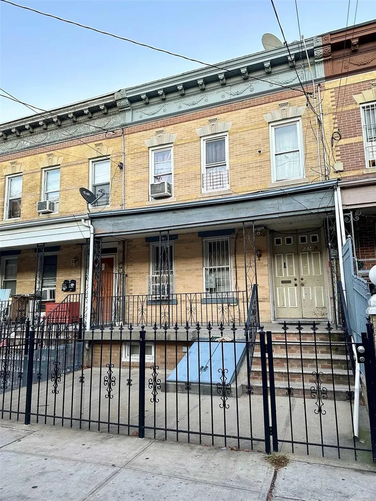 229 Nichols Avenue Brooklyn NY 11208