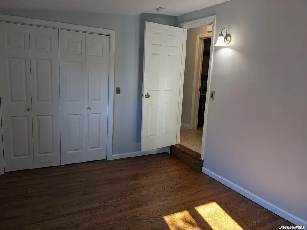 207 E Santa Barbara Road Lindenhurst NY 11757