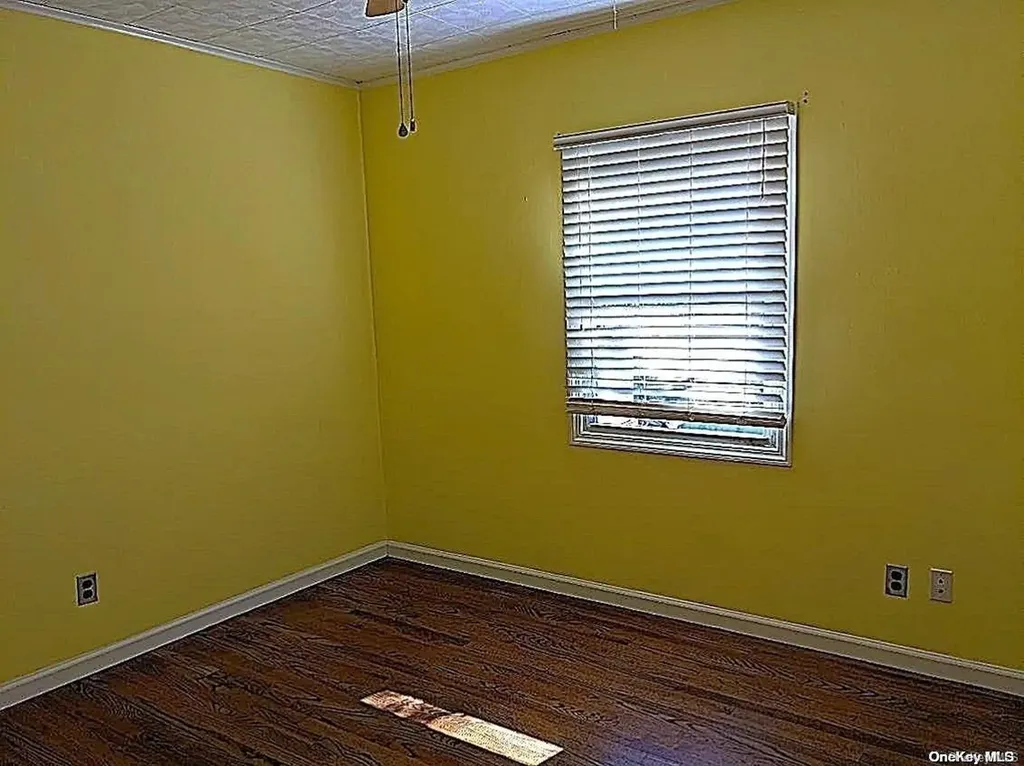 207 E Santa Barbara Road Lindenhurst NY 11757