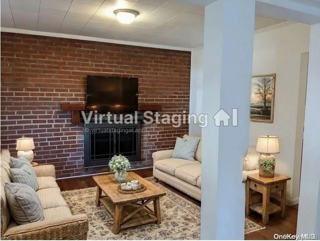 207 E Santa Barbara Road Lindenhurst NY 11757
