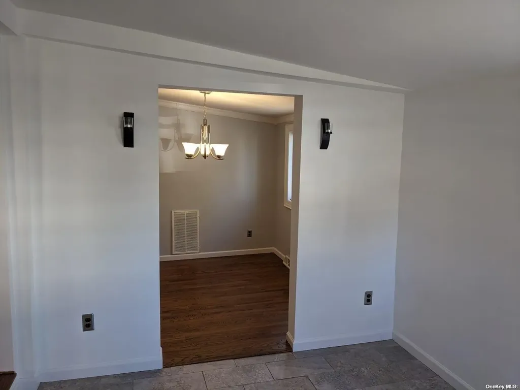 207 E Santa Barbara Road Lindenhurst NY 11757