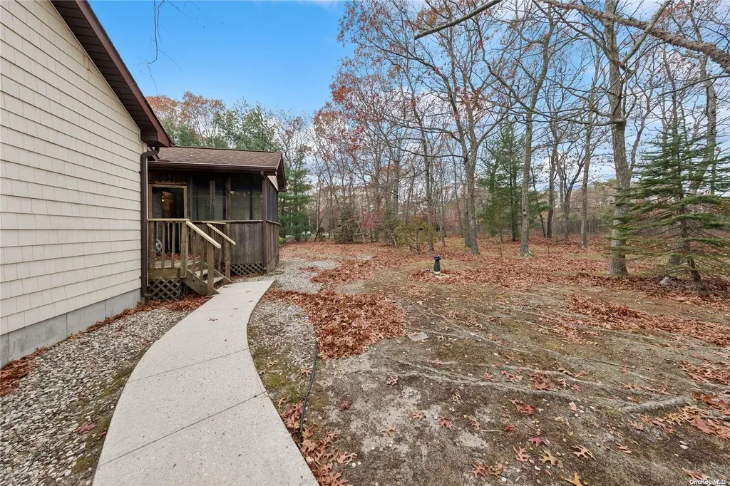 49 N Quarter Road Westhampton NY 11977
