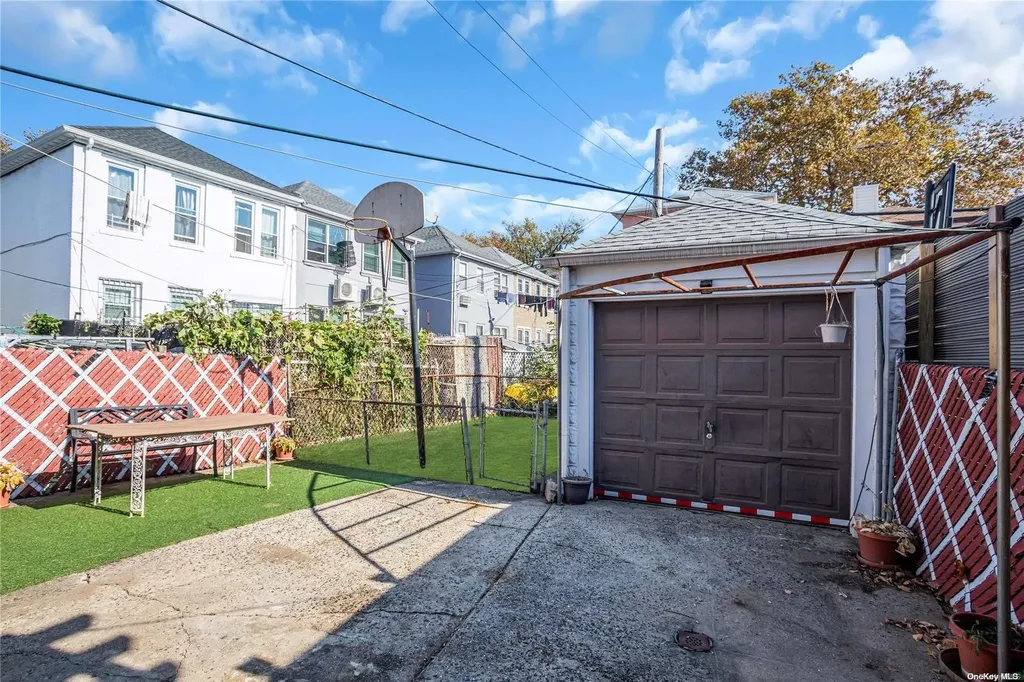 2537 E 21st Street Brooklyn NY 11235