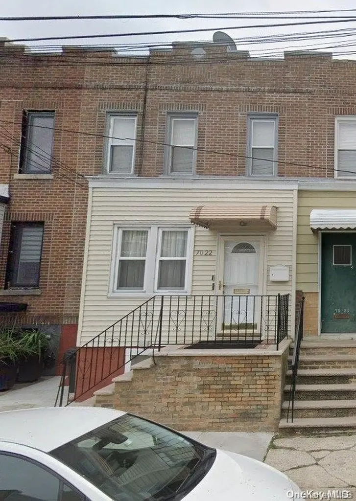 70-22 69th Place Glendale NY 11385