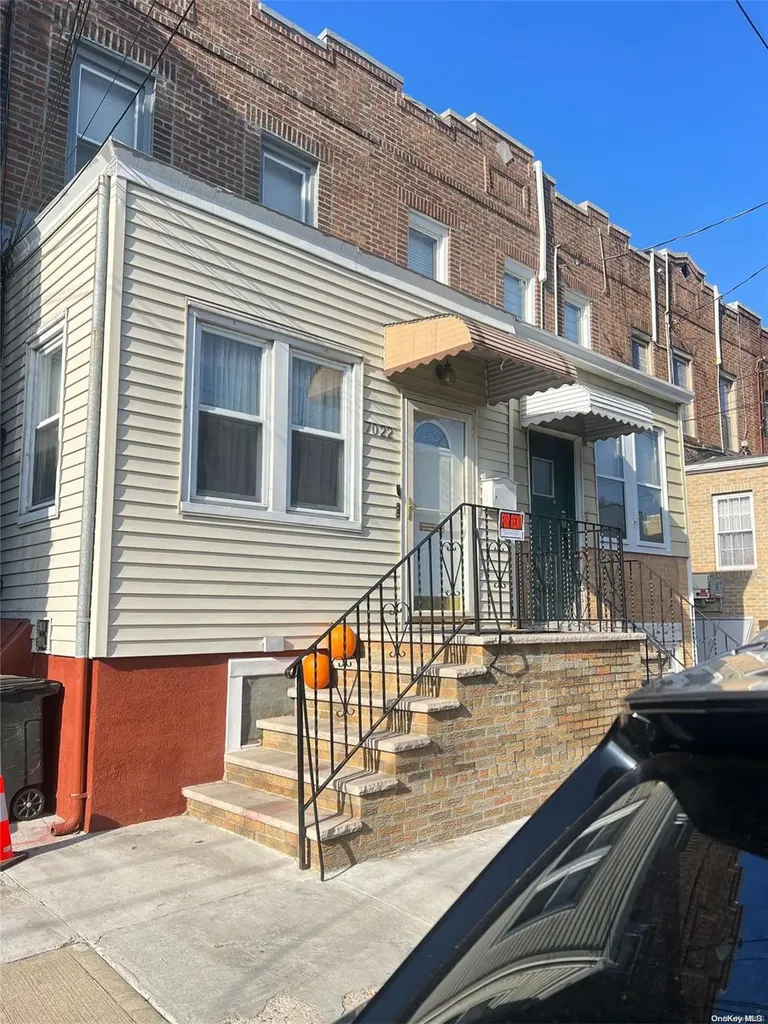 70-22 69th Place Glendale NY 11385