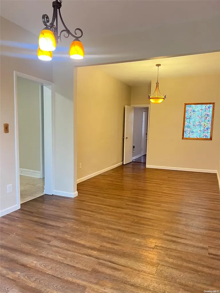 70-22 69th Place Glendale NY 11385