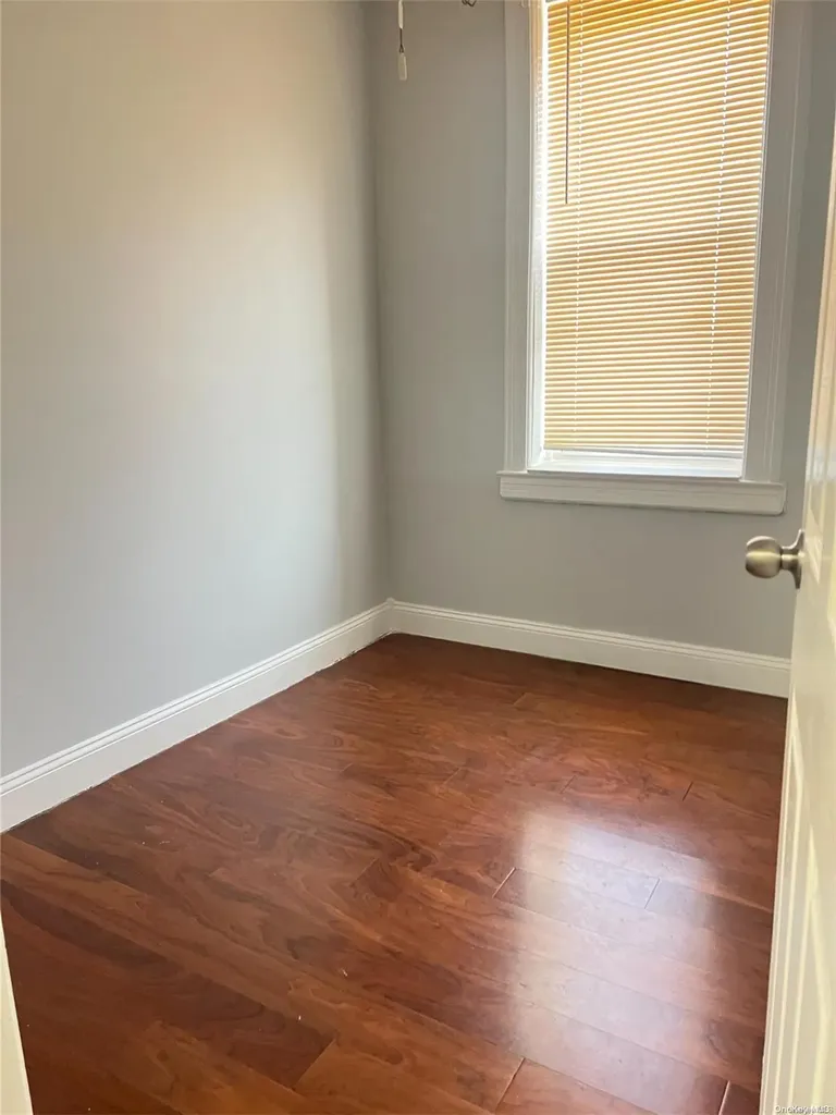 70-22 69th Place Glendale NY 11385