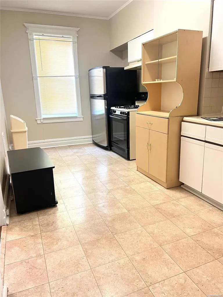 70-22 69th Place Glendale NY 11385