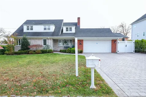 426 Wooddale Avenue Staten Island NY 10301