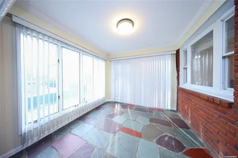 426 Wooddale Avenue Staten Island NY 10301