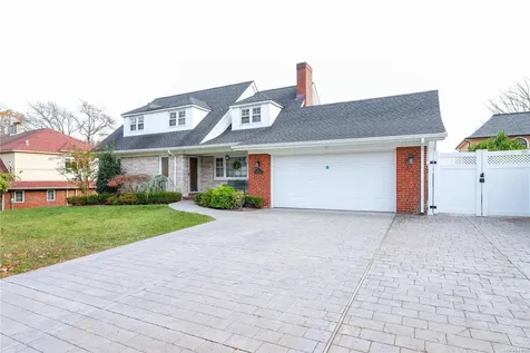426 Wooddale Avenue Staten Island NY 10301