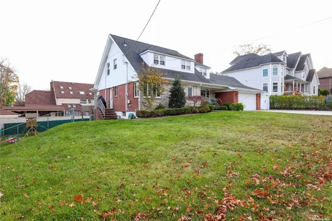 426 Wooddale Avenue Staten Island NY 10301