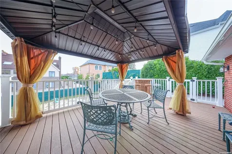 426 Wooddale Avenue Staten Island NY 10301