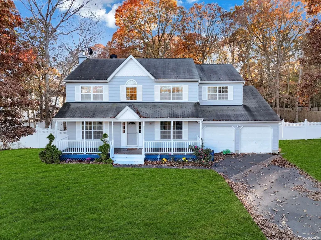 8 Harwood Way Coram NY 11727